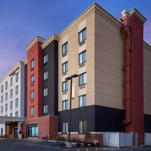Fairfield & By Marriott Staten Island Hotel
